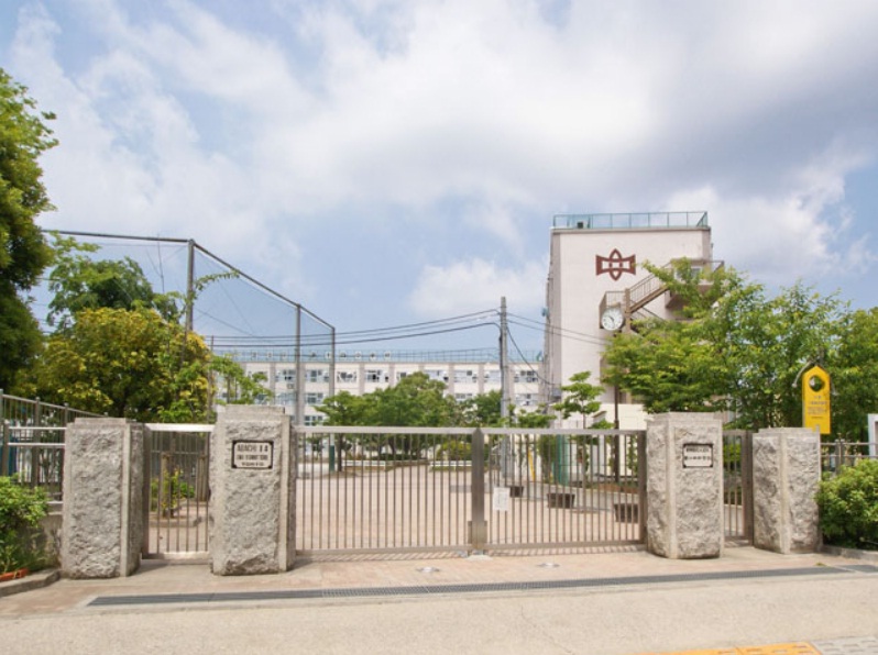 中学校　足立区立　第十四中学校（中学校）まで798m