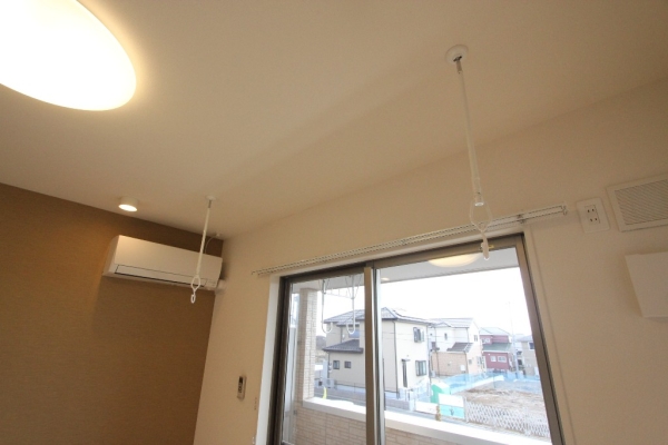 その他　室内物干し付きで雨の日も洗濯物が干せます♪