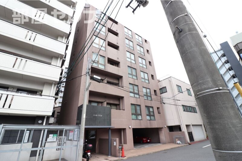 建物外観　スーパーまで徒歩３０秒で行けるので毎日の買物もとっても楽々☆