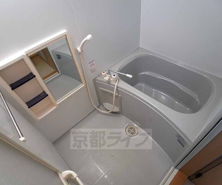 バス・シャワールーム　綺麗なお風呂で落ち着く空間です。