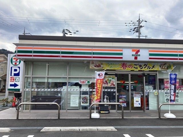 コンビニ　セブンイレブン 舞鶴亀岩店（コンビニ）まで350m