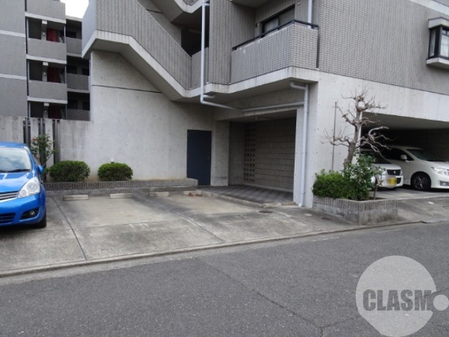 駐車場　敷地内駐車場