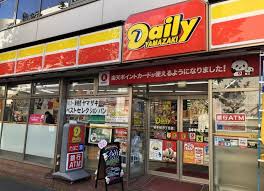 コンビニ　デイリーヤマザキ岩本町3丁目店（コンビニ）まで146m