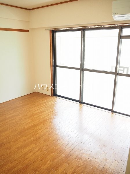 その他部屋・スペース　明るく、南向きです。※参考画像