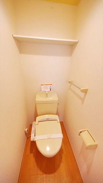 トイレ　ウォシュレットついてます♪