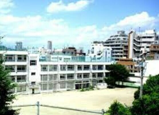 中学校　渋谷区立広尾中学校（中学校）まで133m