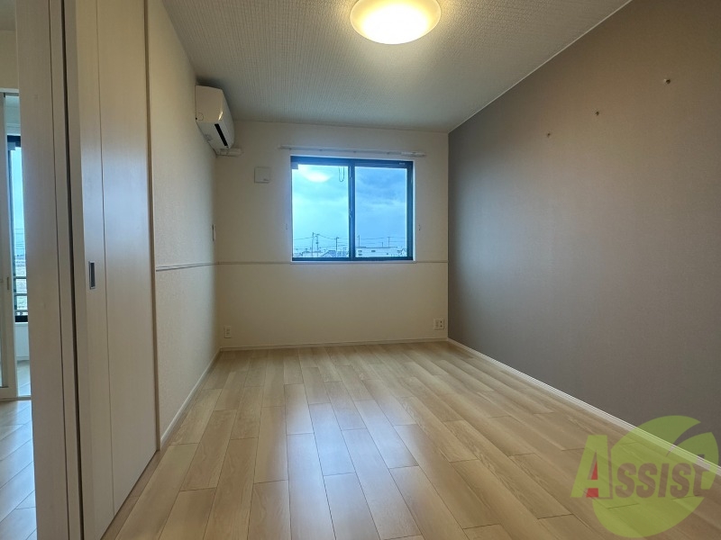 その他部屋・スペース　寝室になりそうな洋室です。シンプルで落ち着きますね。