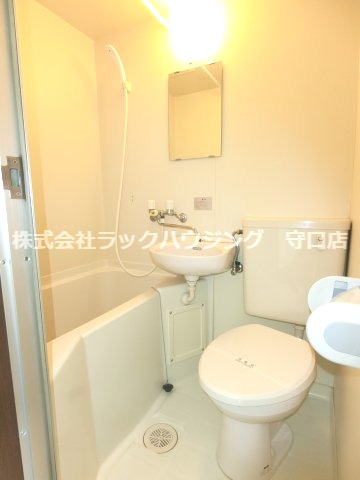 バス・シャワールーム　反転タイプ 同仕様写真となります。