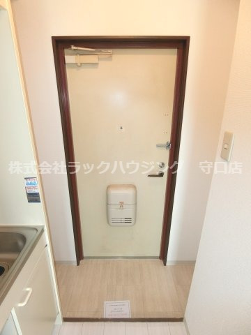 玄関　反転タイプ 同仕様写真となります。