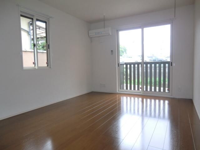 居室・リビング　明るいお部屋です