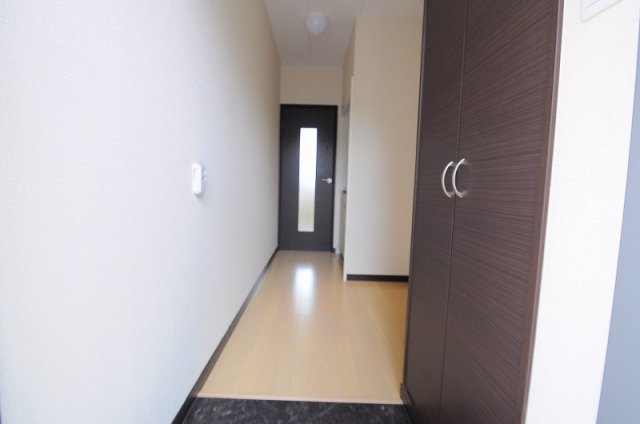 玄関　お部屋によって設備が異なる場合がございます