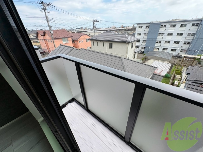バルコニー　こちらはバルコニーです。洗濯物が沢山干せますね。
