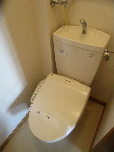トイレ　弊社ではウォシュレットの取付もお手頃価格で承っております♪