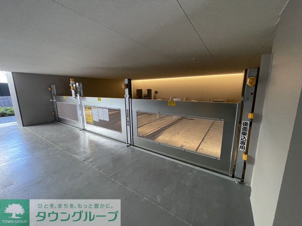 駐車場　エントランス