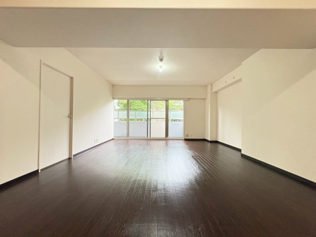 白鷹松下町マンションの居間写真