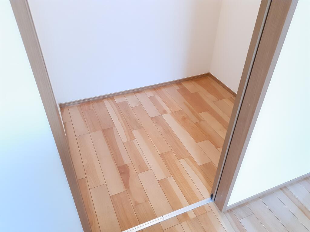 収納　ウォークインクローゼットにたっぷり収納できます