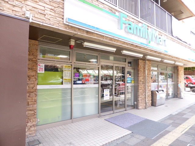 コンビニ　ファミリーマート（コンビニ）まで0m