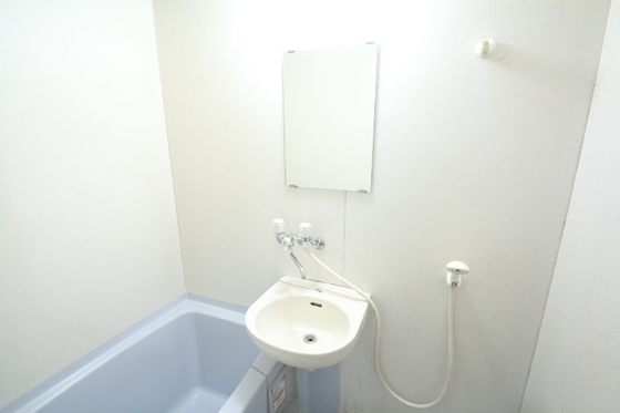 洗面設備　※別の部屋の写真です。
