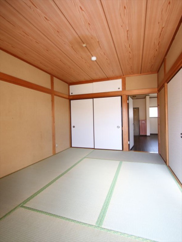居室・リビング　6帖和室　南向きで明るいお部屋