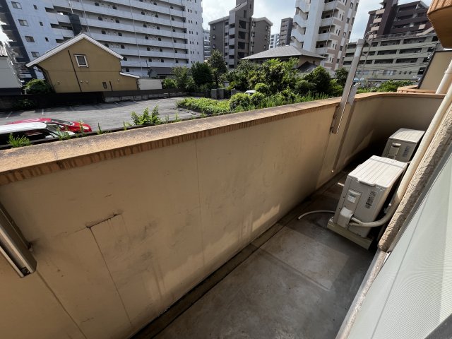バルコニー　開放的で明るい空間を演出してくれるバルコニーです