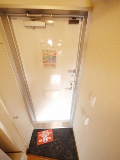 玄関　★広々とした玄関スペースです★