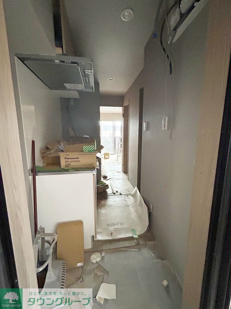 玄関　建築中です。