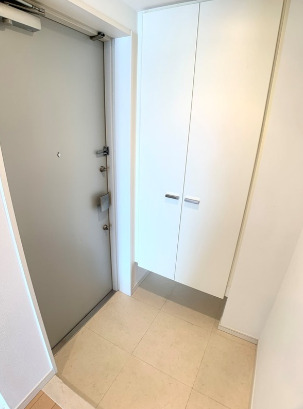 玄関　収納もある玄関です