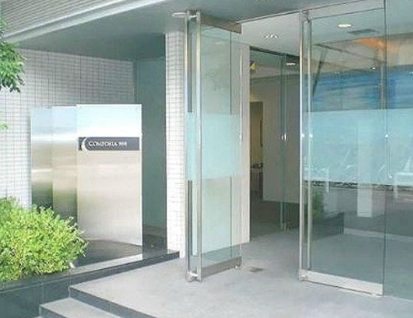 エントランス　落ち着いたエントランスです