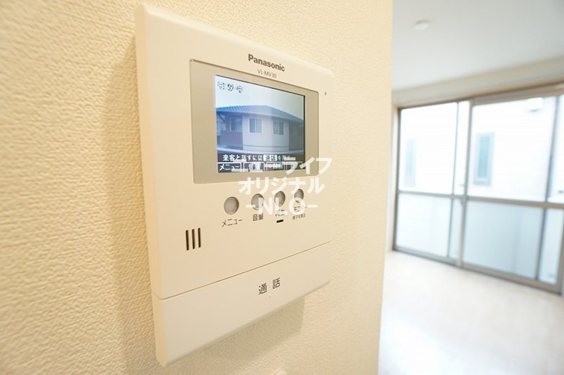セキュリティ　室内から訪問者を目視してから対応できるので急な来客時も安心☆