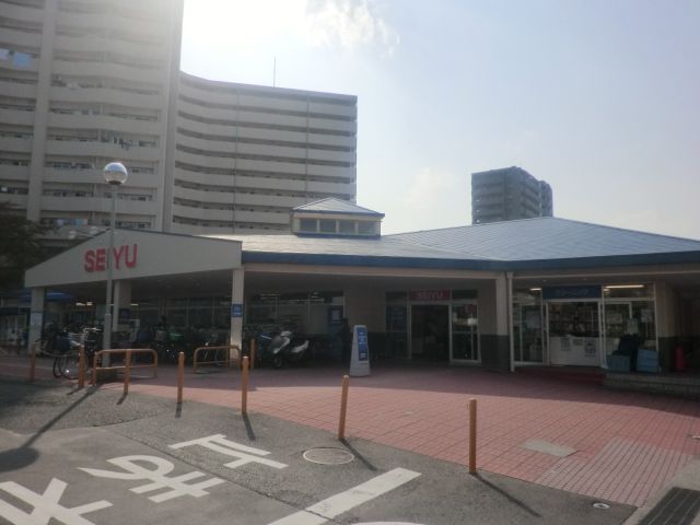 スーパー　西友（営業時間９時～夜１時）（スーパー）まで680m