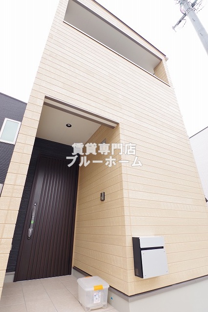 建物外観　2階建ての新築戸建てになります！（2026年7月撮影）