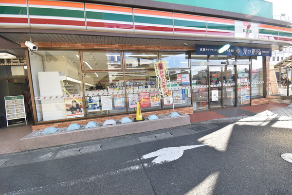 コンビニ　セブンイレブン瀬田駅前店（コンビニ）まで577m