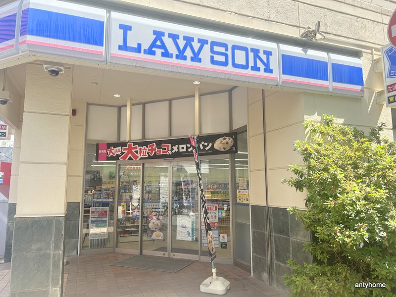コンビニ　ローソン 阪急南方駅前店（コンビニ）まで257m
