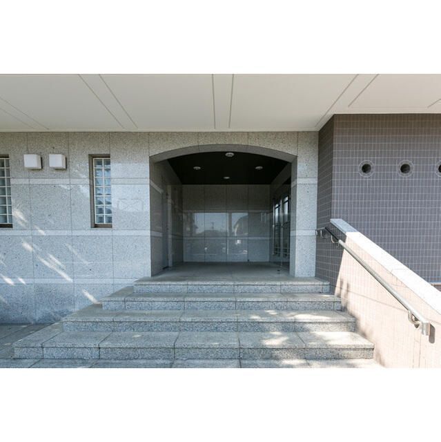 エントランス　清潔なエントランスです