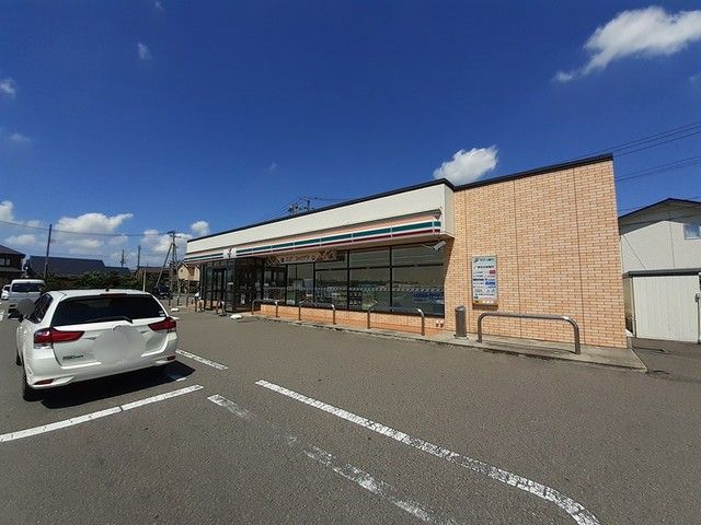 コンビニ　セブンイレブン新潟さつき野店（コンビニ）まで700m