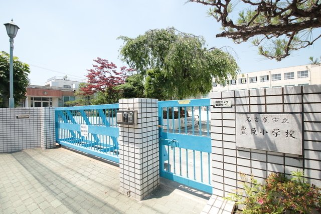 小学校　名古屋市立豊臣小学校（小学校）まで600m