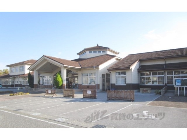 幼稚園・保育園　六荘認定こども園（幼稚園・保育園）まで650m