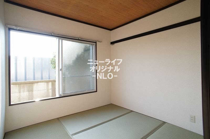 その他部屋・スペース　北側和室　畳の上にごろんと寝転がることができます☆