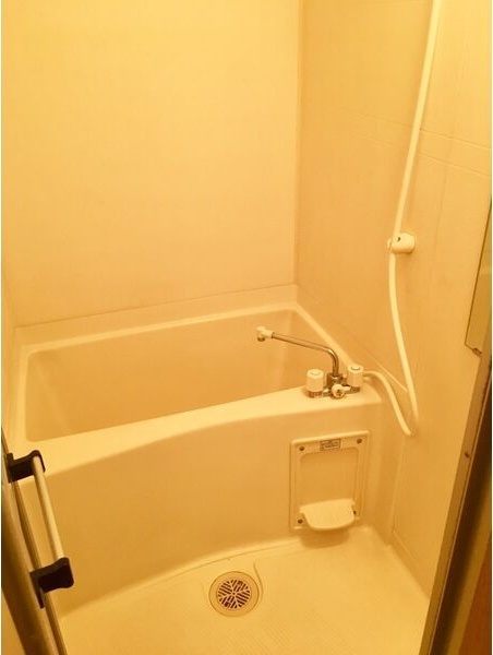 バス・シャワールーム　※写真は同じマンションの違う部屋のものになります。