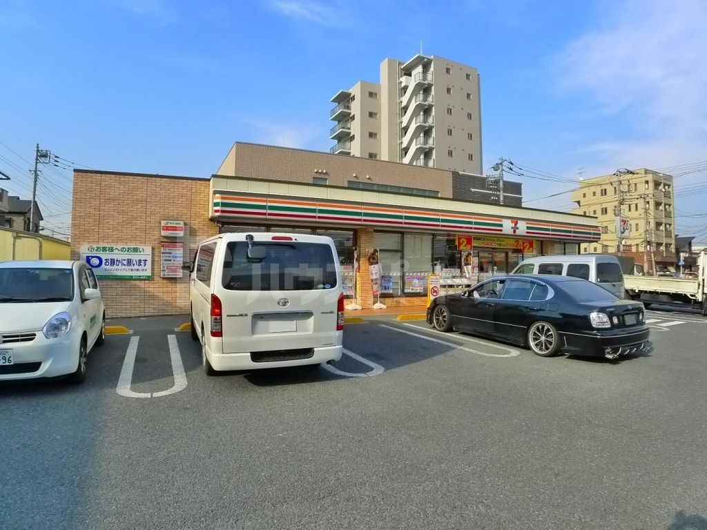 コンビニ　セブンイレブン足立六町1丁目店（コンビニ）まで440m