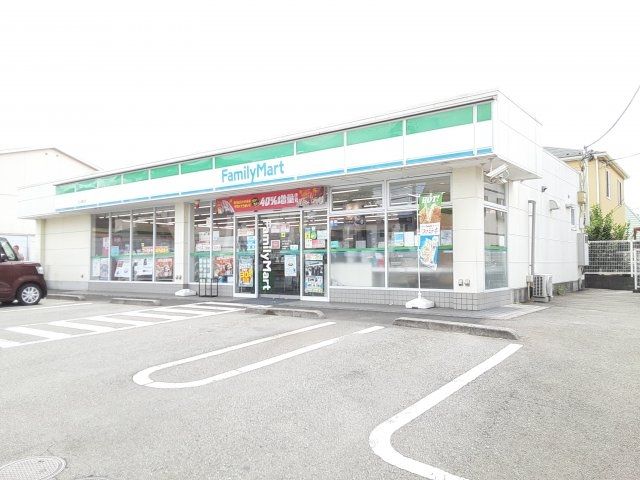 コンビニ　ファミリーマート 立川通り店（コンビニ）まで701m