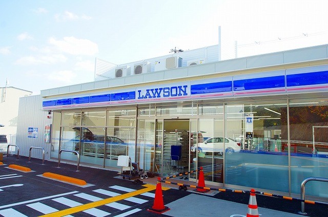 コンビニ　ローソン五日市二丁目店（コンビニ）まで60m