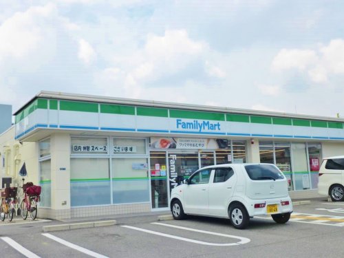 コンビニ　ファミリーマート一津屋三丁目店（コンビニ）まで621m