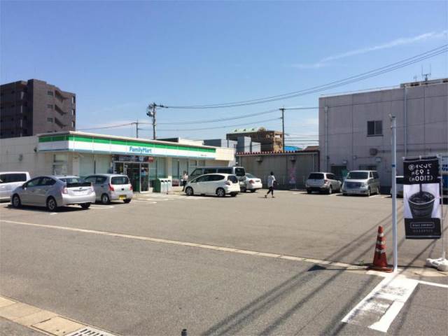 コンビニ　ファミリーマート 博多駅南六丁目店（コンビニ）まで334m