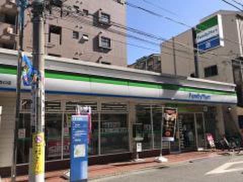 コンビニ　ファミリーマート（コンビニ）まで60m