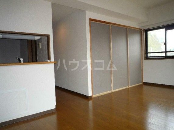 ネオグランデ大倉山の居間写真