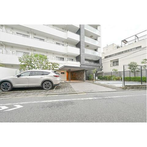 駐車場　建物の共有部分です。