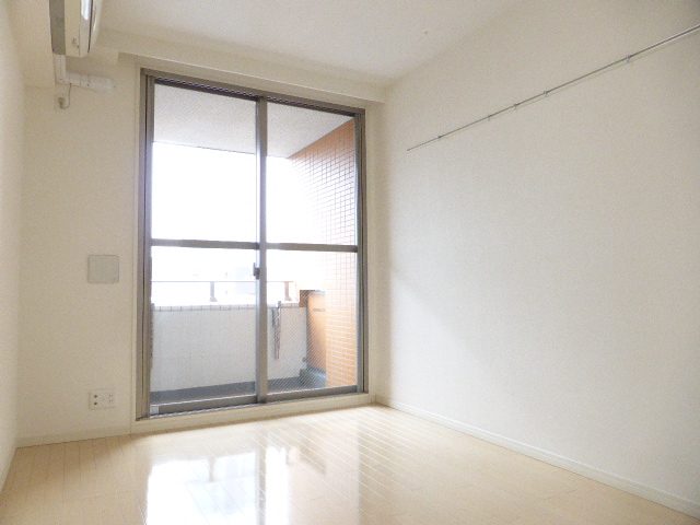居室・リビング　※別部屋の参考写真です。