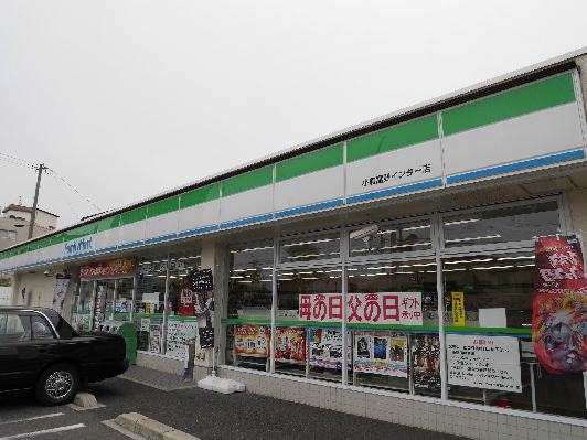 コンビニ　【ファミリーマート小倉富野インター店】（コンビニ）まで589m