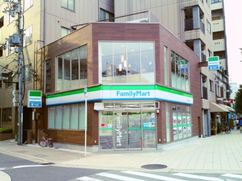 コンビニ　ファミリーマート西天満東店（コンビニ）まで51m